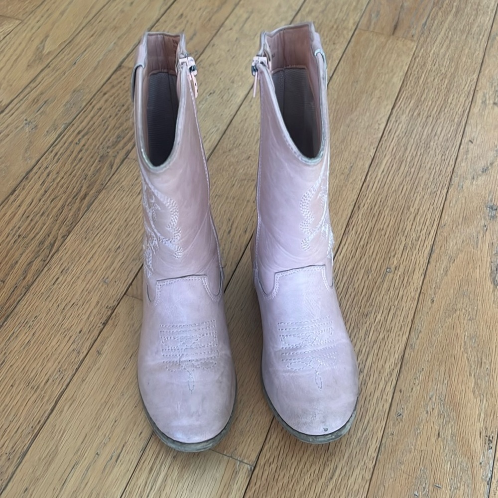 Pink Cowgirl Boots 👢 🩷